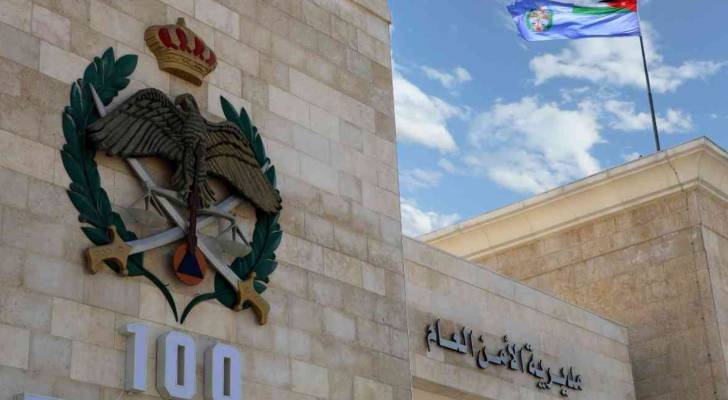 الأمن العام يلقي القبض على سائق مركبة الشحن يقودها بعكس اتجاه السير