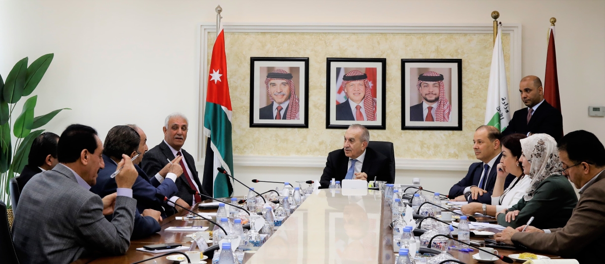 أبو السمن يبحث مع نواب محافظة مادبا واقع مشاريع الأشغال فيها...صور