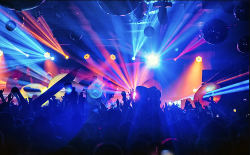 السجن 7 سنوات (لأم) وصاحب (نادي ليلي) استغلت ابنتها القاصر بالعمل مع الزبائن  تفاصيل