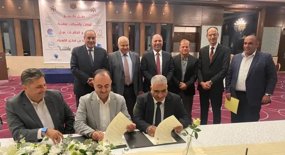 امتيازات جديدة للعاملين في شركة توليد الكهرباء بموجب اتفاق عمل جماعي