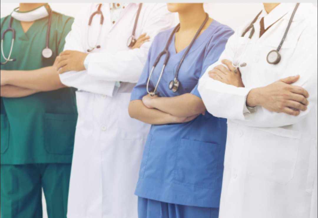 ممرضون وأطباء وقابلات فَقدوا وظائفهم أسماء