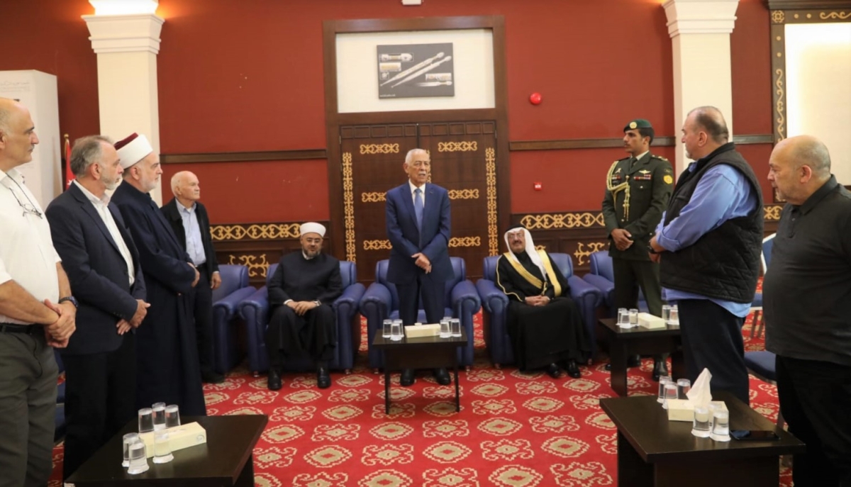 مندوبا عن الملك وولي العهد.. العيسوي يعزي آل دهشان...صور