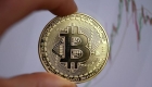 سعر البتكوين يسجل رقما قياسيا يفوق 75 ألف دولار