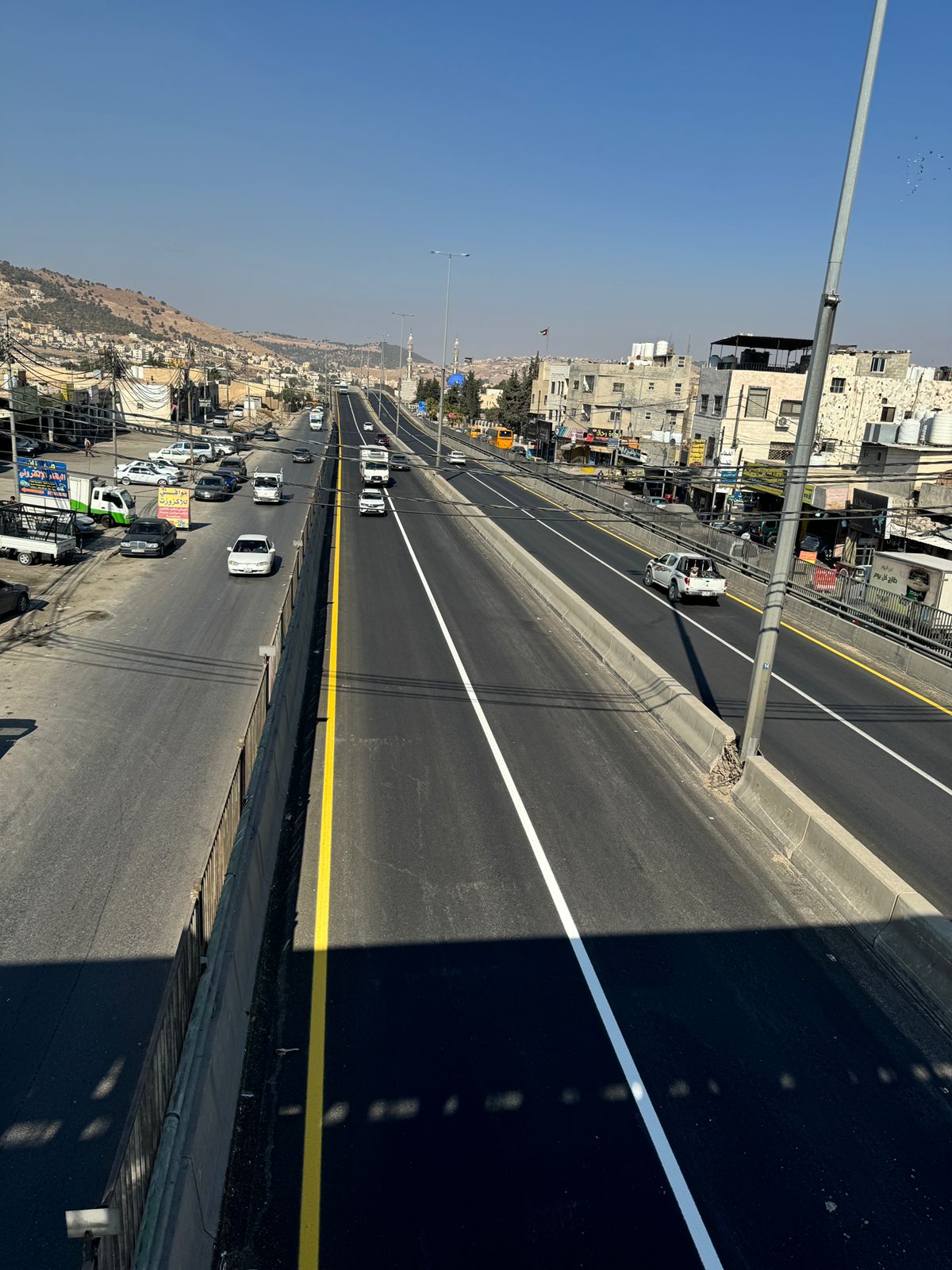 الأشغال: إنهاء مشروع صيانة على طريق جرش من جسر سلحوب إلى جسر البقعة...صور