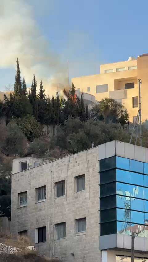 كوادر الدفاع المدني تتعامل مع حريق ضخم في منزل بمنطقة خلدا