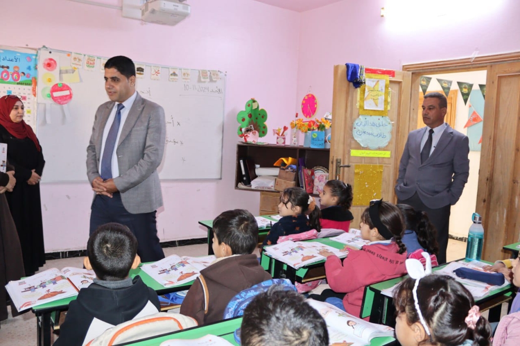 الشرفات يتفقد عدد من مدارس لواء البادية الشمالية الغربية