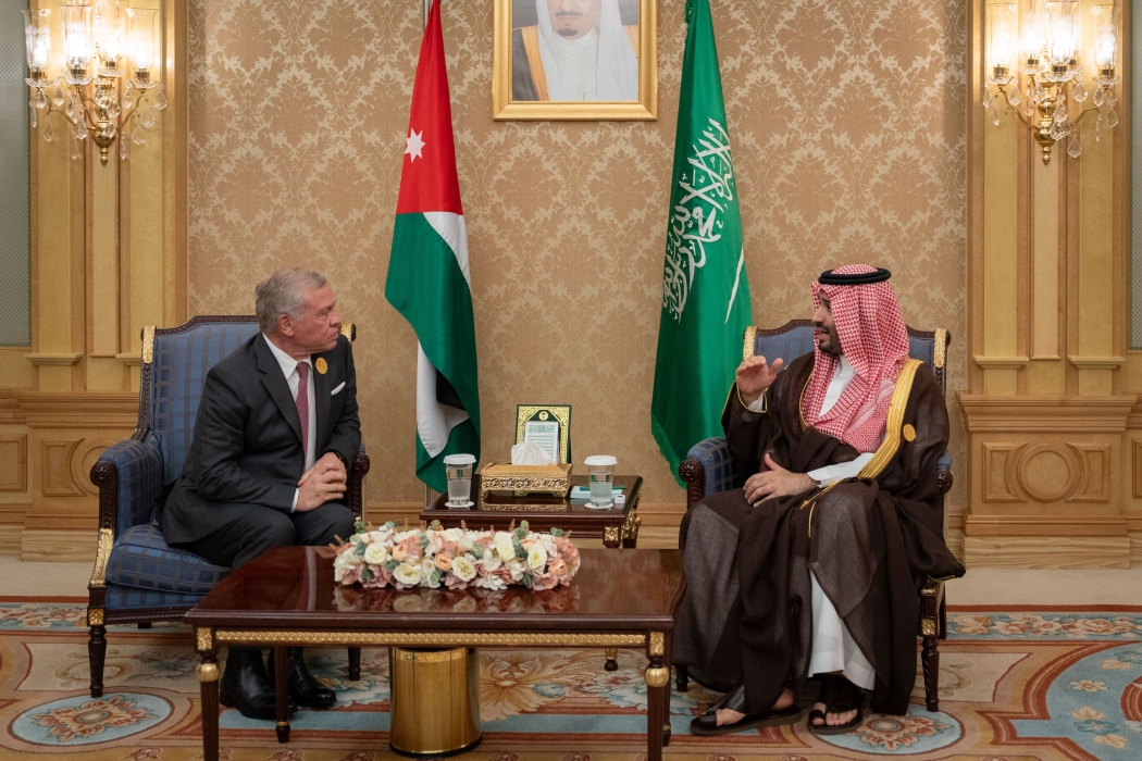 King meets Saudi crown prince on sidelines of Arab#44; Islamic Summit in Riyadh