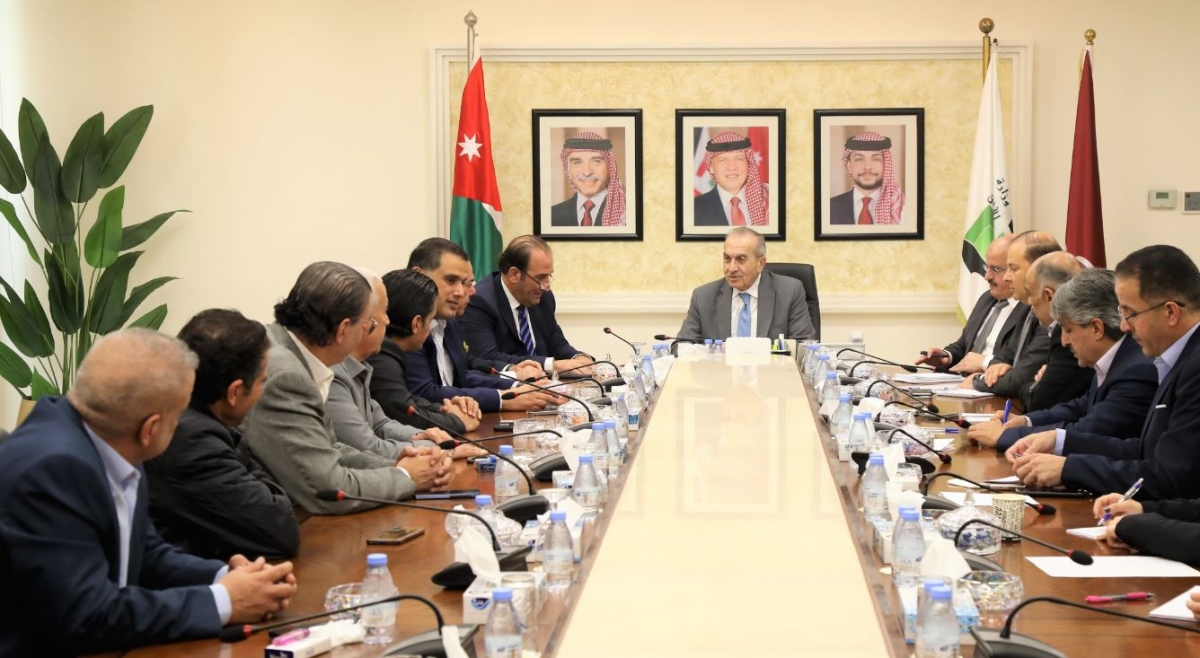 وزير الأشغال يوجه لتفعيل اللجنة العليا لبحث تحديات قطاع المقاولات