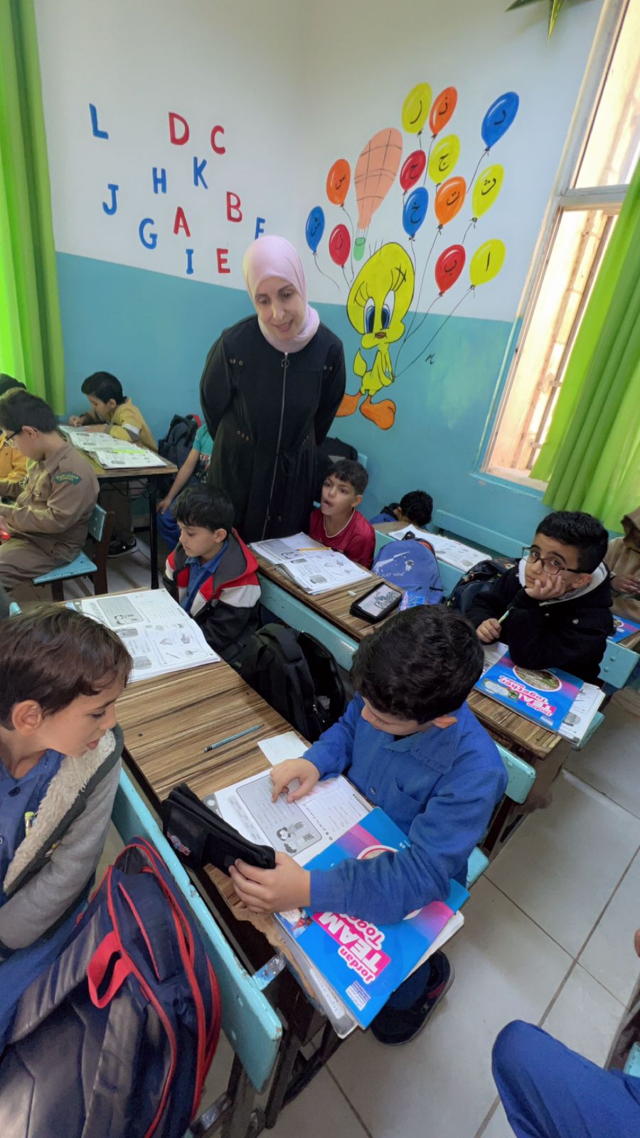 الطهراوي في زيارة ميدانية لمدرسة بلال بن رباح الأساسية