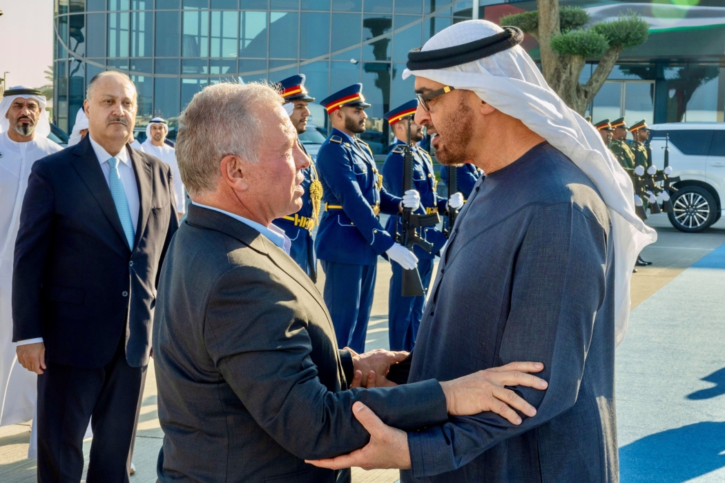 King#44; UAE president hold meeting in Abu Dhabi