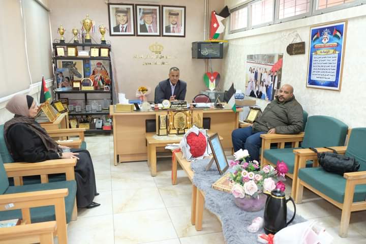 د.هديرس بجولة تفقدية لمدرستي الشونة الجنوبية الأساسية والثانوية