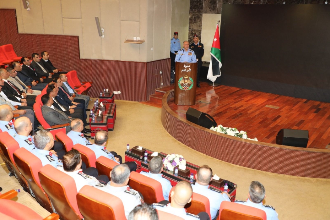 مدير الأمن العام يكرم عددا من كبار الضباط المتقاعدين