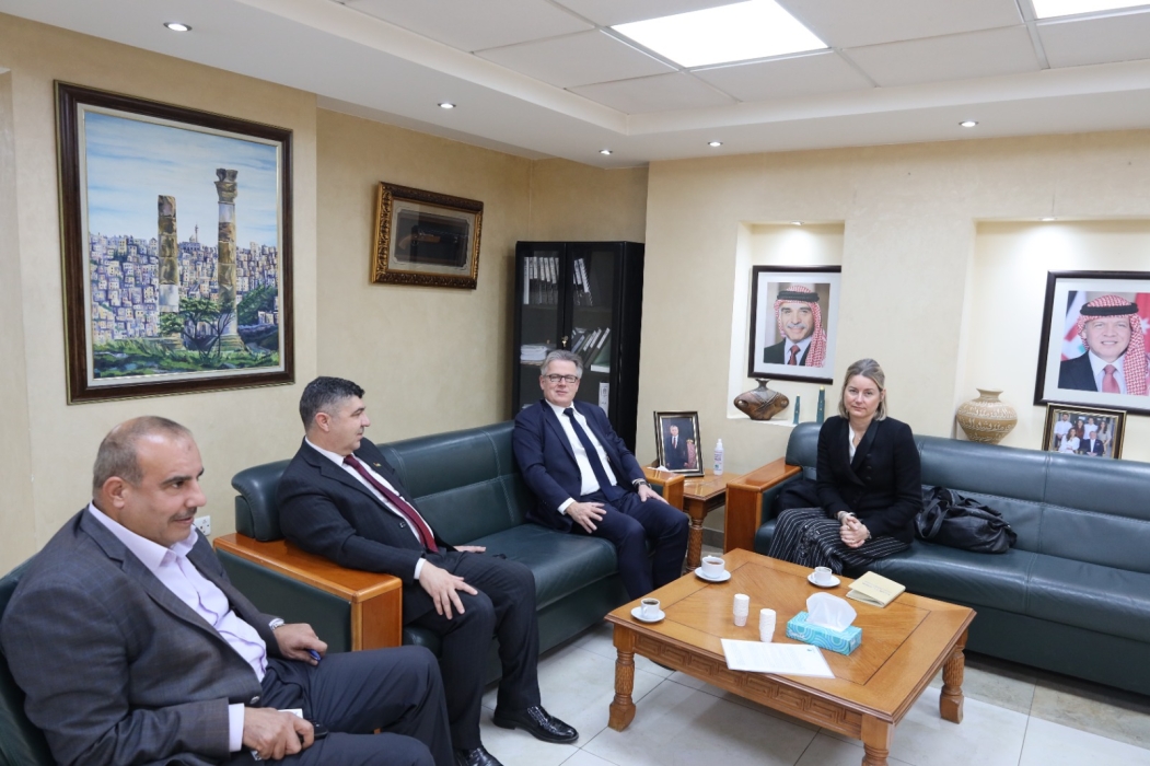 أمين عام سلطة المياه يبحث عدد من المشروعات مع السفير الفرنسي