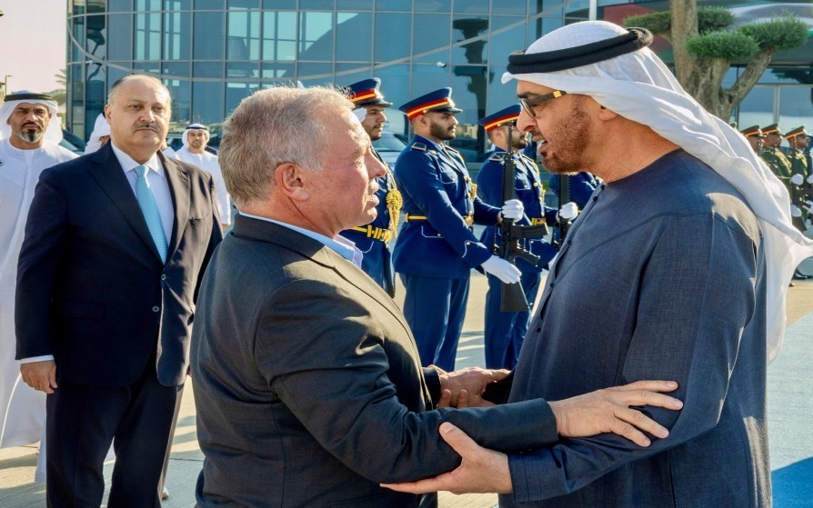 الملك وآل نهيان يبحثان التطورات الإقليمية