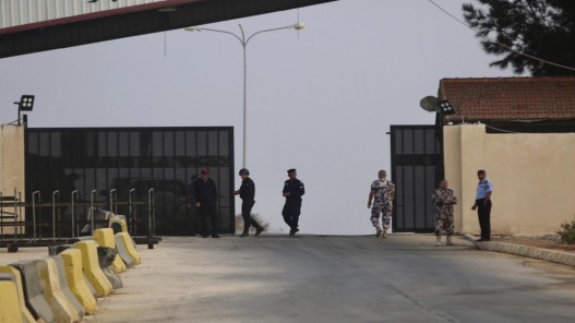 عاجل ... السماح للسوريين واللبنانيين المغادرة بمركباتهم لمن دخلوا سابقا بها