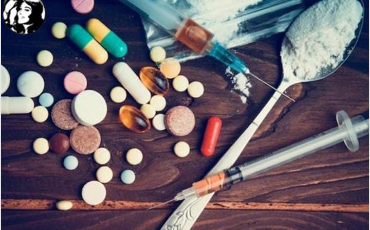 قصة مأساوية يرويها مدمن مخدرات تائب.. ضربت والدتي وبعت أثاث بيتي