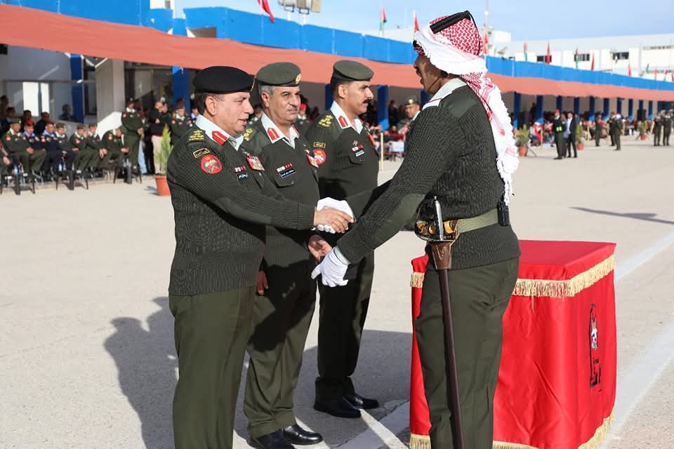تخريج دورة الضباط الجامعيين المهنيينذكور 25..صور