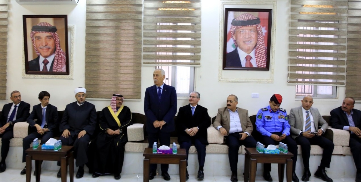 مندوبا عن الملك وولي العهد.. العيسوي يعزي عشيرتي الخصاونة والدويري..صور