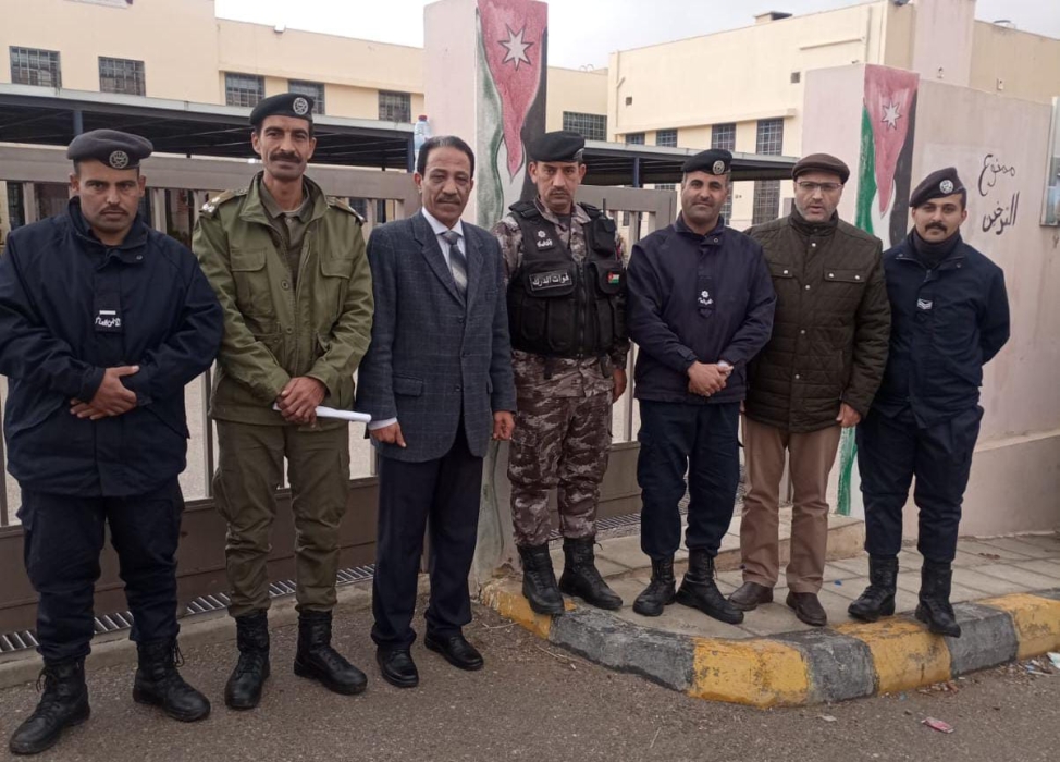 الدكتور الزبن يتفقد سير امتحان الرياضيات الورقة الأولى في قاعات الموقر