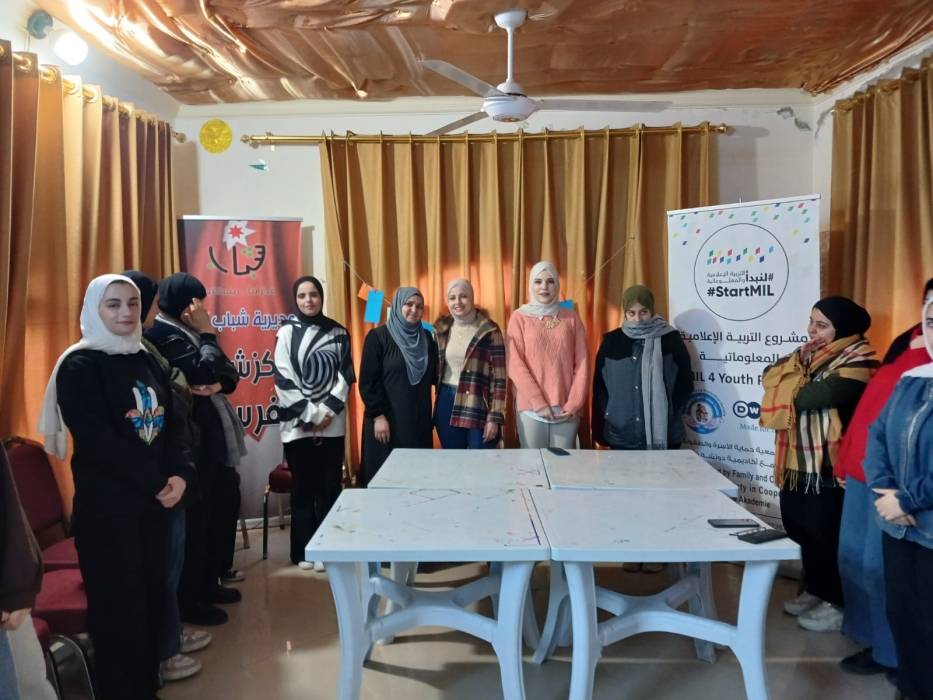 تعزيز مهارات الكتابة الصحفية: ورشة تدريبية في مركز شابات كفرسوم