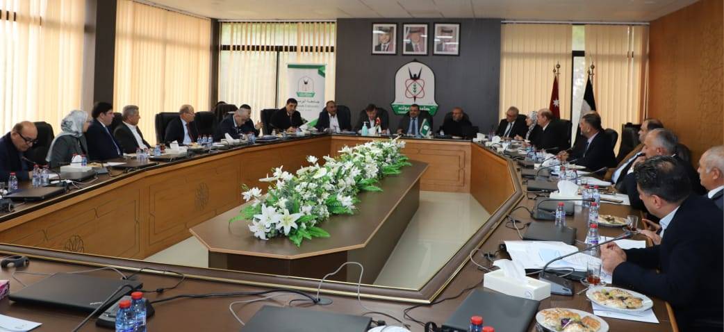 اليرموك تعرض أمام وفد نيابي مسيرة إنجازاتها وتحدياتها