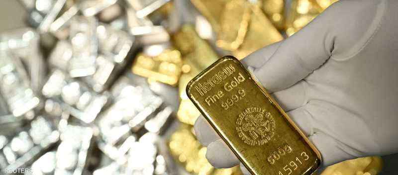 الدولار القوي يضغط على أسعار الذهب