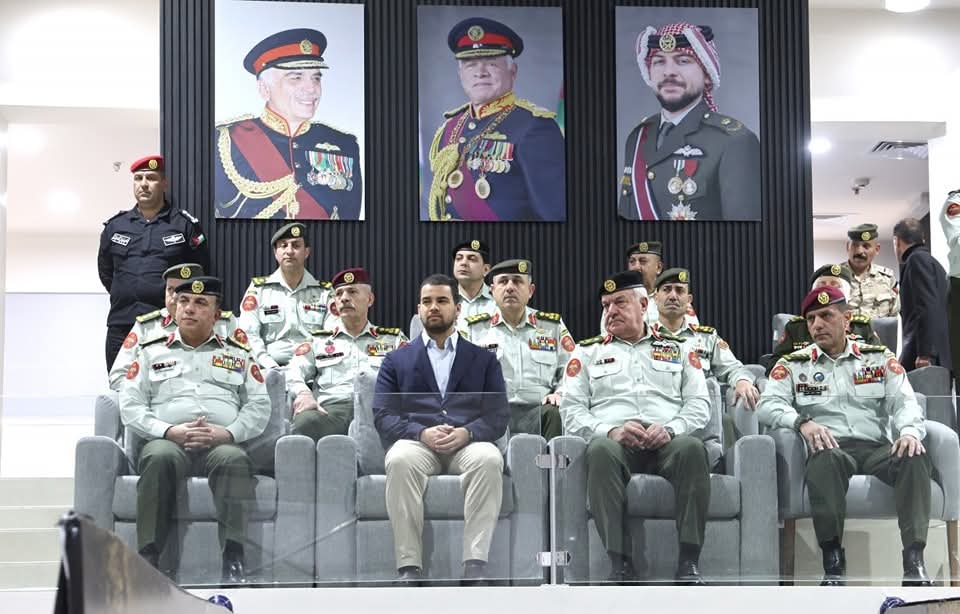 رئيس هيئة الأركان المشتركة يفتتح صالة الشهيد راشد الزيود في مدينة الحسين للشباب...صور