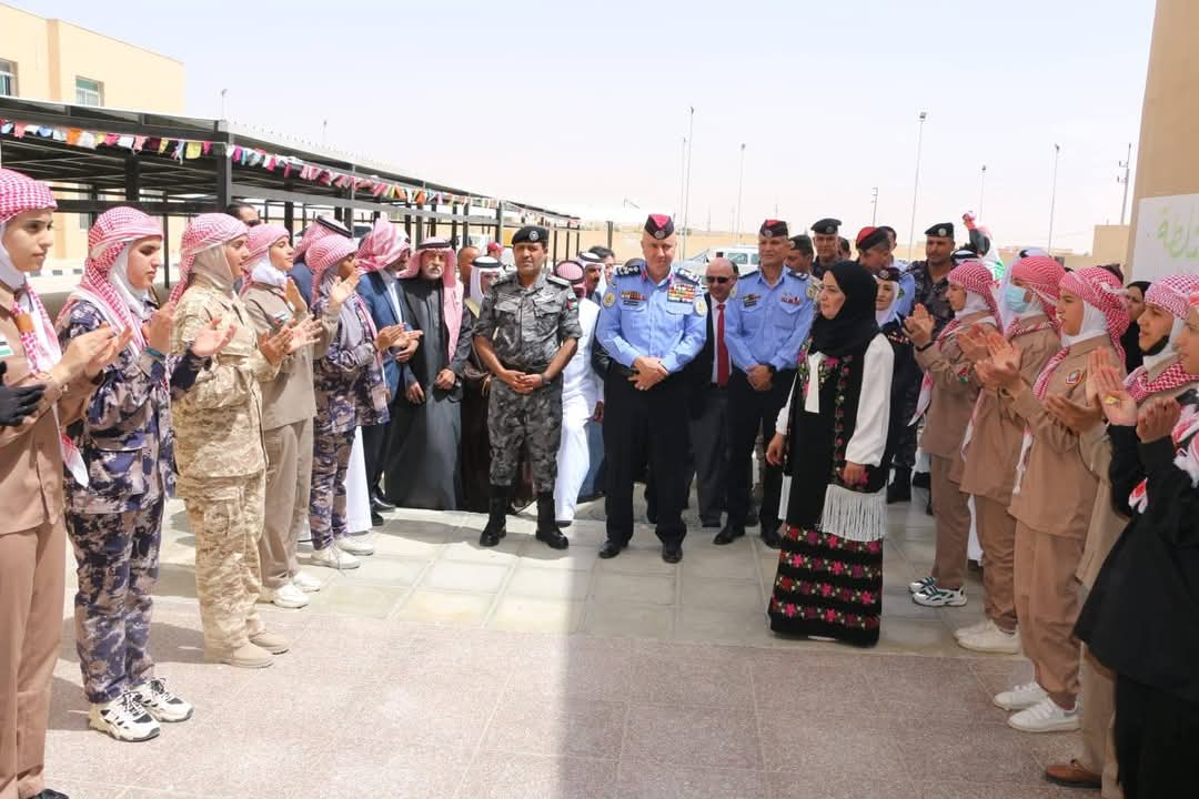 مدير شرطة الكرك يشارك في احتفالية وطنية بمدرسة الروضة الثانوية في القطرانة