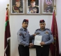 العقيد فادي أبو خيط يكرّم الملازم أول حمزة السواعير لفوزه بجائزة التميز الأمني لعام 2024