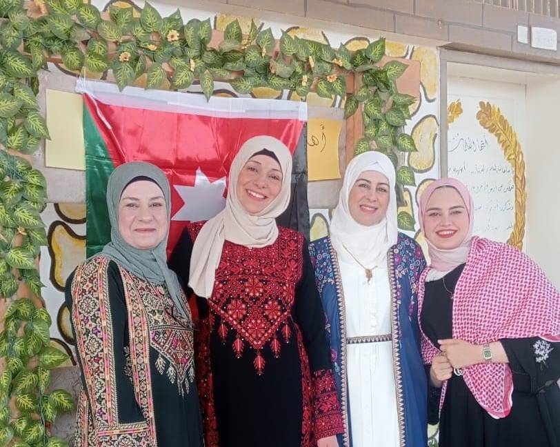 مدرسة يبلا الأساسية للبنات تحتفل بعيد الاستقلال الـ79 واليوم المفتوح لمبادرة لمدرستي أنتمي