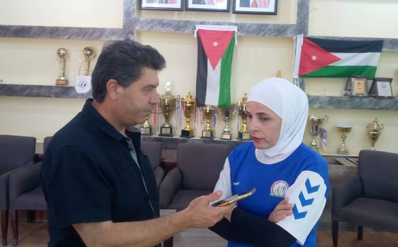 المدربة المخضرمة ملك عبيدات توقع رسمياً مع نادي كفرسوم الرياضي لتدريب كرة اليد