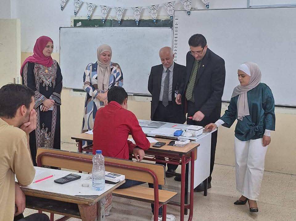 مديرة تربية قصبة إربد تتابع اختبارات تعليم وتعلّم المتسربين وتفتتح جدارية وطنية في مدرسة جمانة الثانوية