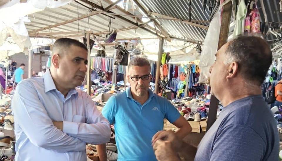 خلال جولة تفقدية في سوق البالة الشعبي وسط مدينة إربد... نائب رئيس بلدية إربد الكبرى يتابع احتياجات التجار ويوجه بدراسة مطالبهم