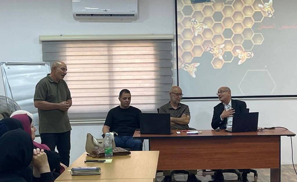 افتتاح دورة تدريبية في تربية النحل ضمن مشروع دعم التنمية الاجتماعية في كفرسوم