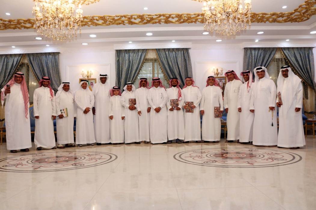 الإعلامي قحيصان الهاجري يحتفي بالزميل ياسر الهزيم بعد تماثله للشفاء التام