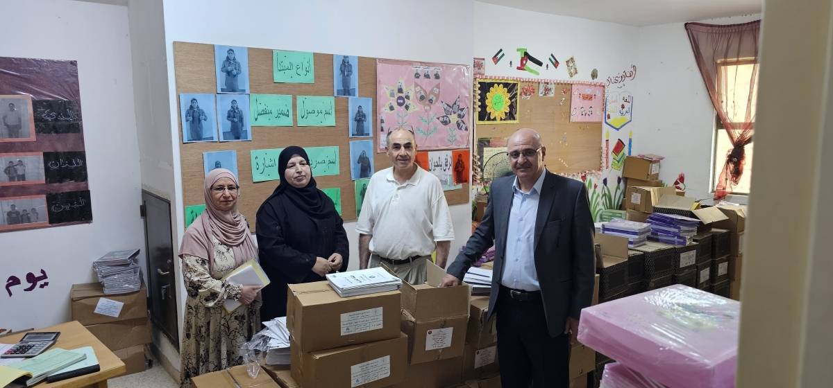 المجالي يتفقد مستودع الكتب المدرسية في تربية الكرك