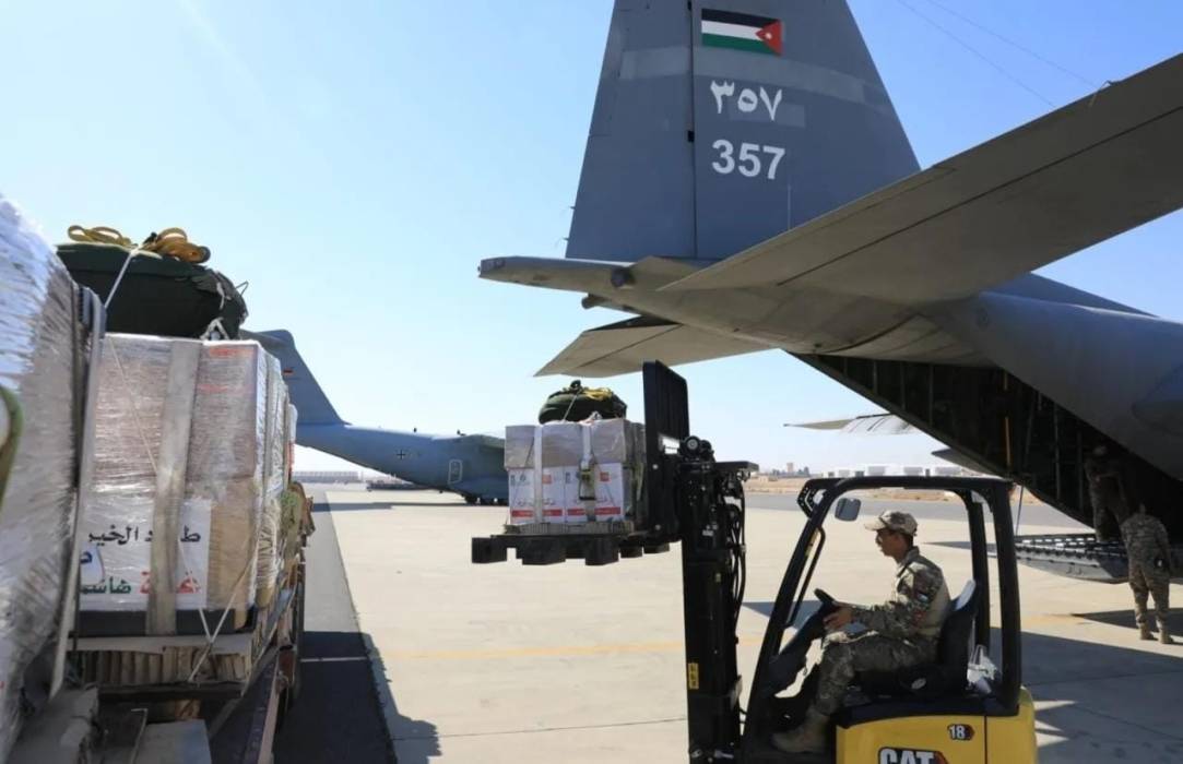 الأردن يواصل إيصال المساعدات إلى غزة عبر إنزالات جوية جديدة