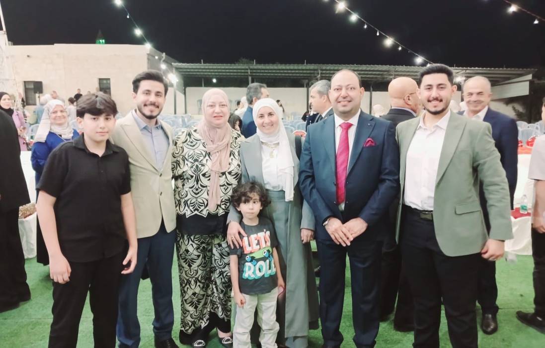 نيروز الإخبارية تبارك للدكتور بكر محمد مشهور الروسان تخرجه من كلية الطب