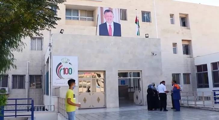 بجراحة استمرت ساعتين.. إنقاذ حياة عشريني ابتلع أجساماً بلاستيكية في مستشفى الأمير فيصل بالرصيفة