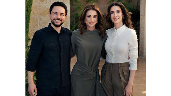 ولي العهد مهنئا الملكة رانيا: حفظك الله لنا وأطال في عمرك