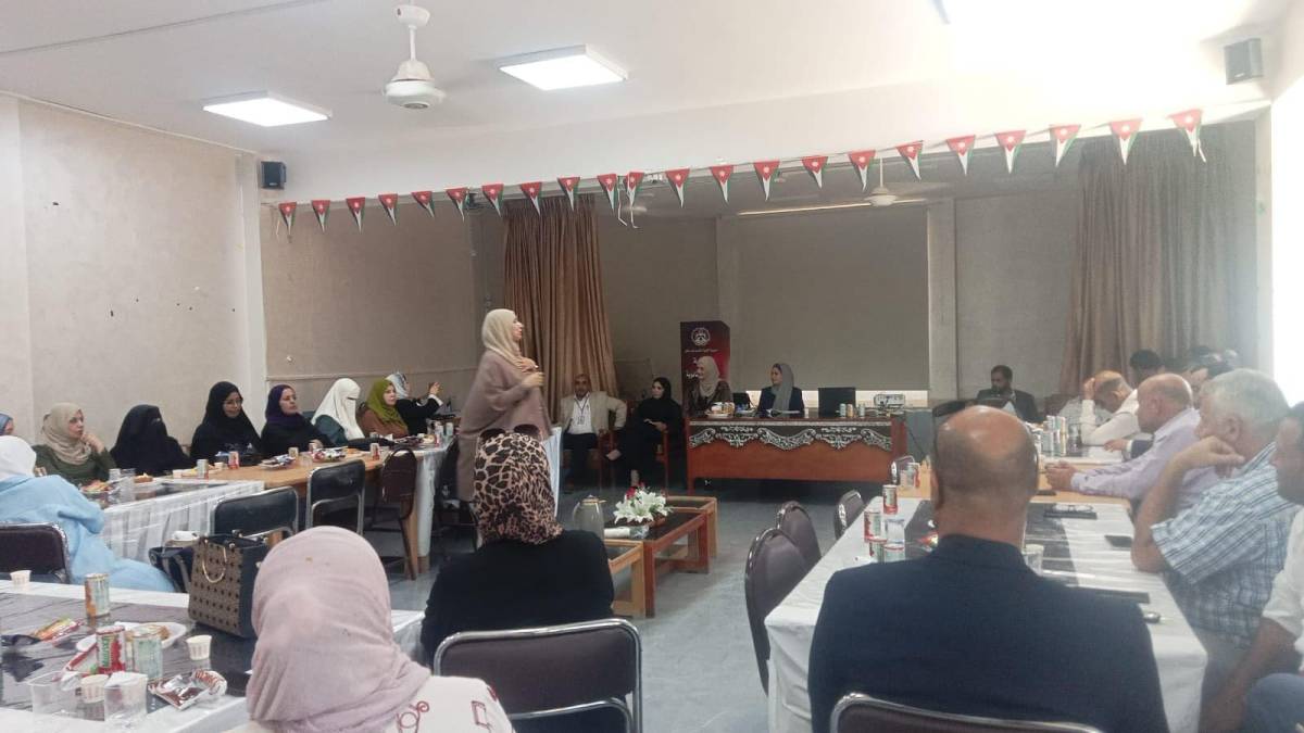 تربية الموقر تعقد اجتماعا لمديري مدارس الموقر حول جائزة الملكة رانيا للتميز التربوي