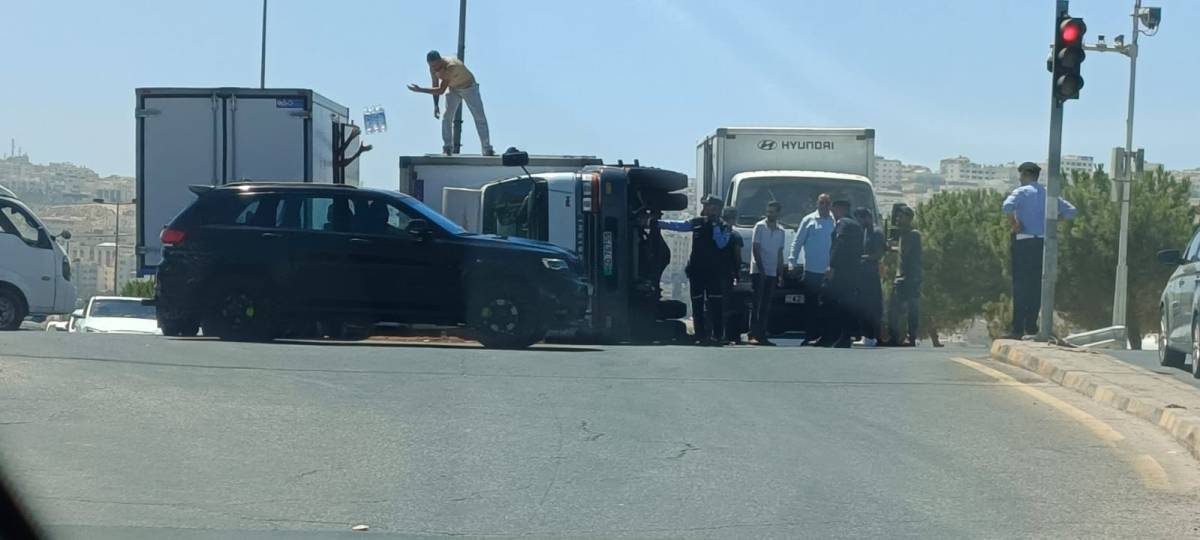 حادث سير على إشارات التطبيقية دون إصابات