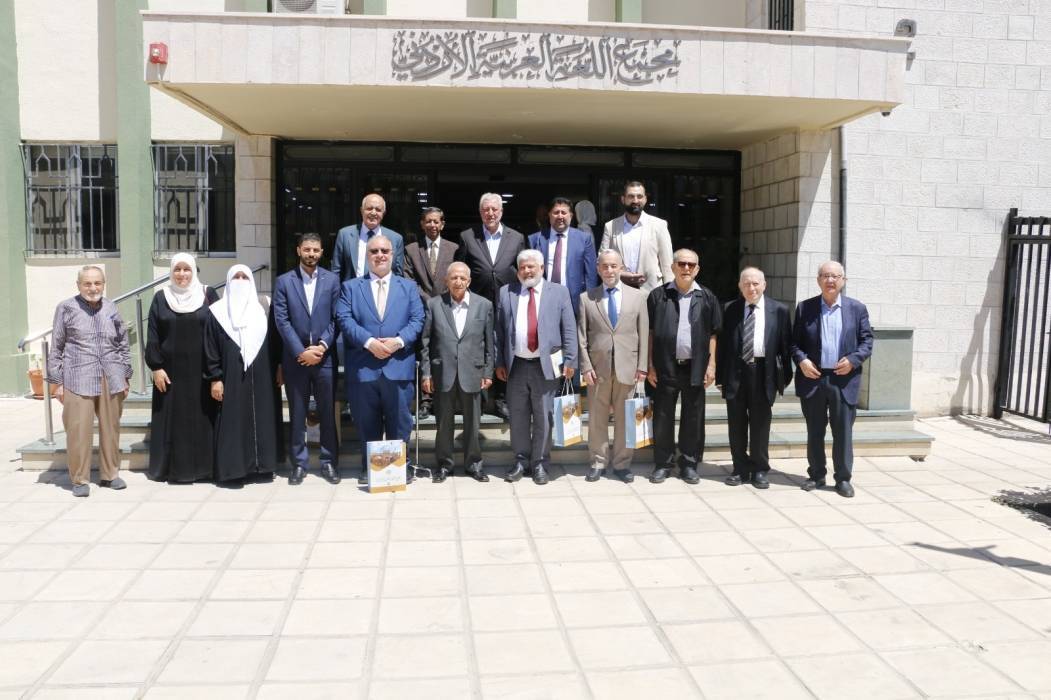 وفد برلماني يزور المجمع ويطّلع على منجزه ويناقش جملةً من الملفات المتصلة بعمله