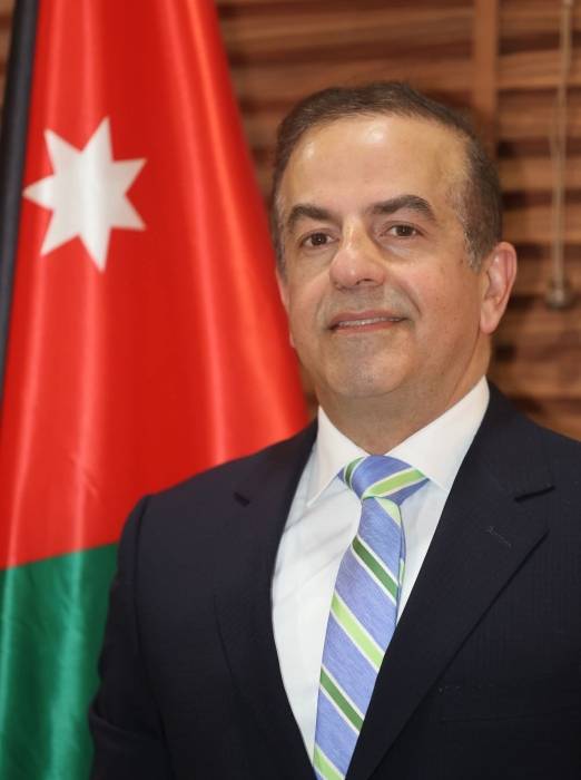 مدير الأحوال المدنية والجوازات يصدر جواز سفره عبر تطبيق سند