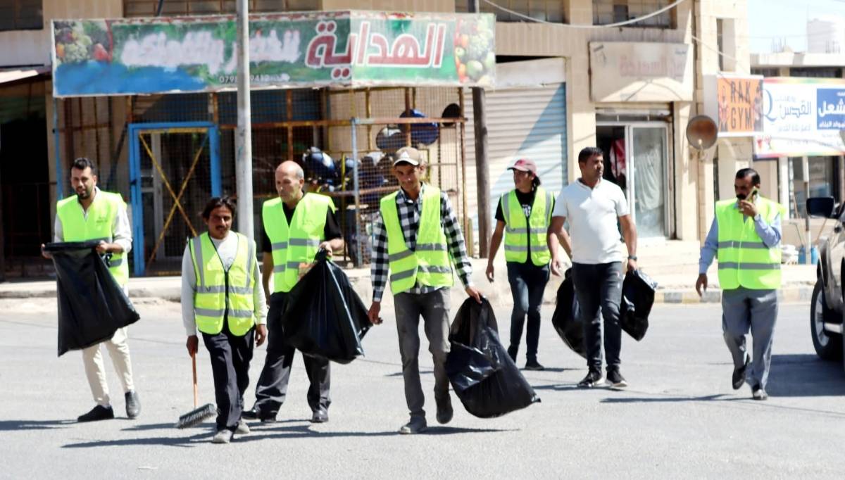 حملة نظافة في لواء الموقر بتوجيهات من رئيس اللجنة...صور