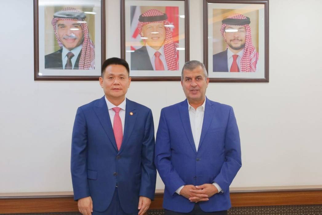 “الطاقة” توقّع مذكرة تفاهم مع شركة UEG الصينية لدراسة جدوى الهيدروجين الأخضر