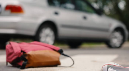 وفاة طالب روضة دهسًا بباص مدرسي