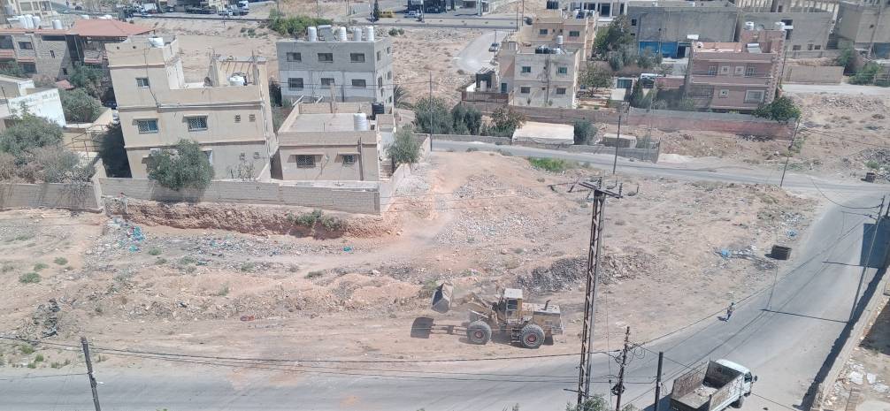 أهالي حي الأحمد يشكرون رئيس لجنة  بلدية الزرقاء على جهود التنظيف