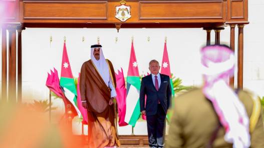 الملك وأمير دولة قطر يعربان عن اعتزازهما بمستوى العلاقات بين البلدين