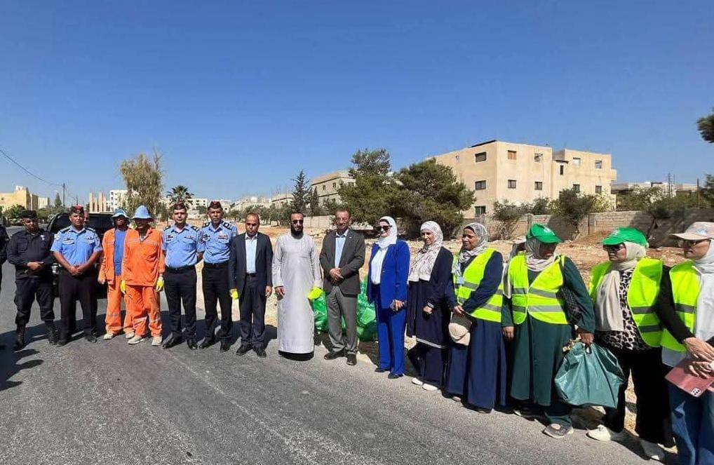 السواريس تشارك في حملة النظافة الثانية التي نظمتها وزارة البيئة برعاية متصرف لواء سحاب